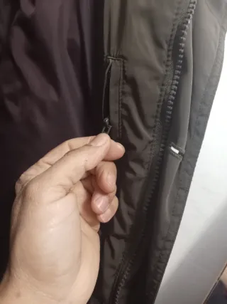 Chaqueta acolchada marrón con capucha