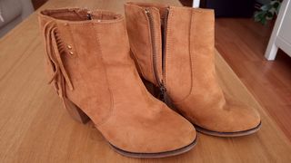 Botines con flecos y tacón