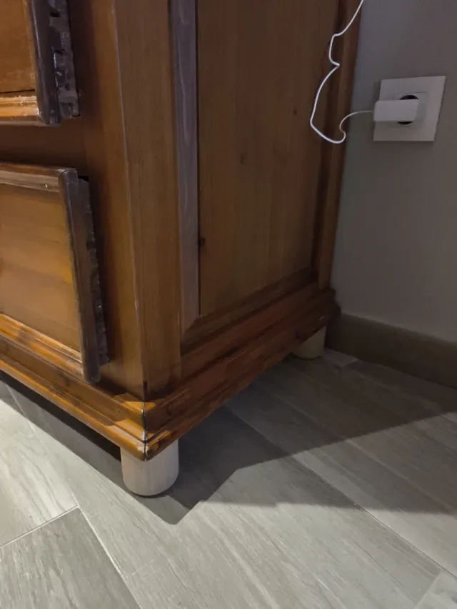 Cajonera de madera de roble