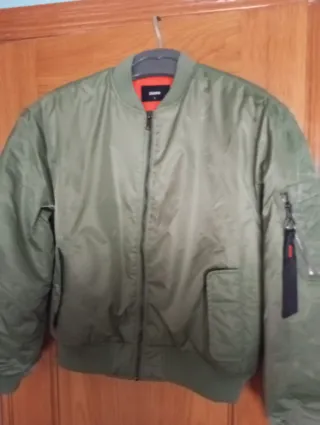 Cazadora bomber Cropp verde militar