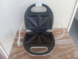 Sandwichera Sinbo SSM 2522WT