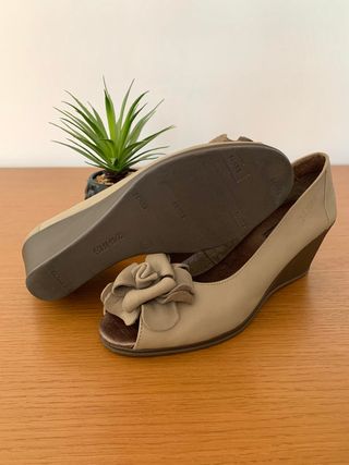 Zapato piel 24 Hrs cuña flor abierto punta