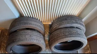 Neumático 225/45R19 W Radial Tubeless