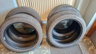 Neumático 225/45R19 W Radial Tubeless