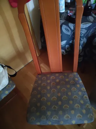 2 Sillas de Pino con Tapicería