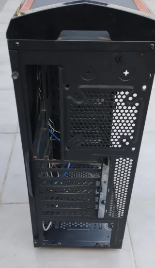 Caja PC Talius Negra y Naranja