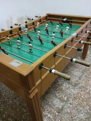 Futbolín de madera