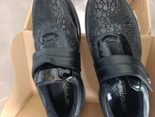 Zapatos cómodos Amarpies mujer negros