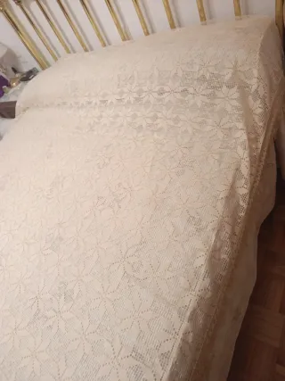 Colcha beige para cama de 1.35