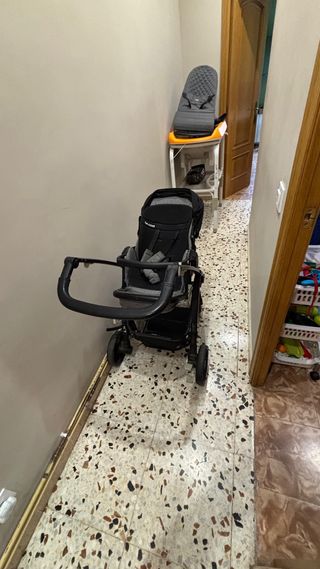 Carrito de bebé negro