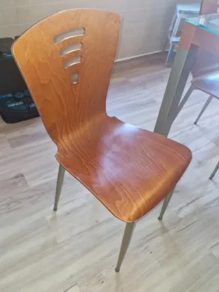 Mesa de cocina cristal y 4 sillas madera