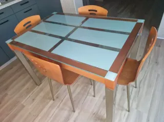 Mesa de cocina cristal y 4 sillas madera