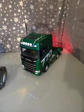 Camión RC Scania 770 V8 1:18 A estrenar