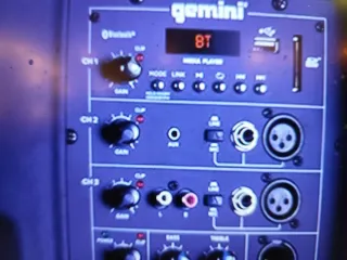 Altavoz Gemini 2000W 15 Autoamplificado alta piten