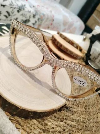 Gafas de lectura decoradas con brillantes