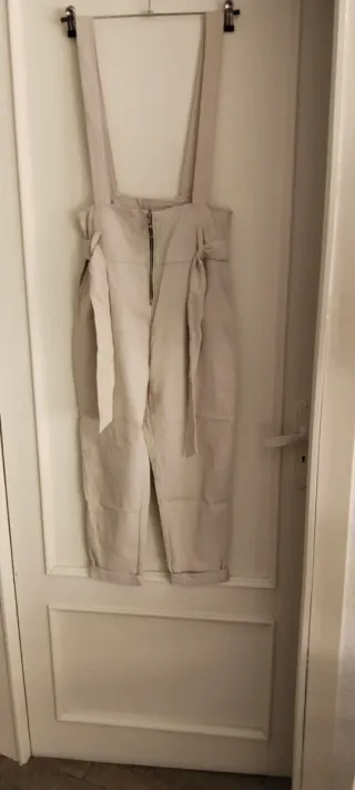 Mono largo beige con cinturón