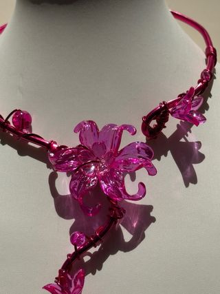 Collana girocollo floreale rosa