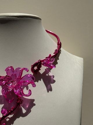 Collana girocollo floreale rosa