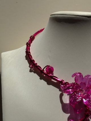 Collana girocollo floreale rosa
