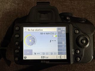 Cámara Nikon D3200, con dos objetivos