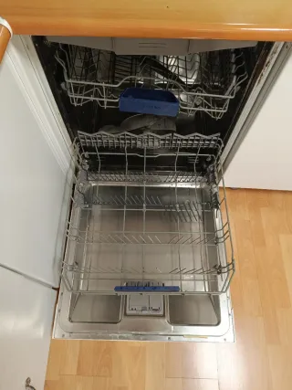 Lavavajillas Siemens con bandeja cubiertos