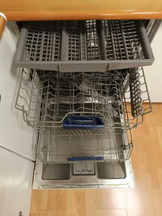 Lavavajillas Siemens con bandeja cubiertos