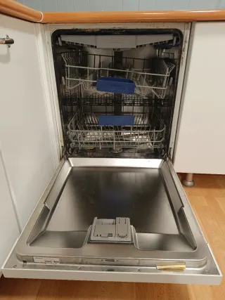 Lavavajillas Siemens con bandeja cubiertos