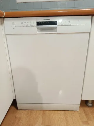 Lavavajillas Siemens con bandeja cubiertos