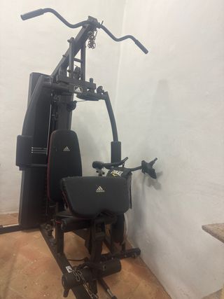 Máquina de pesas y bicicleta estática