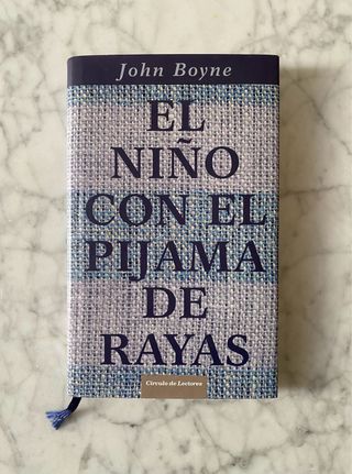 El niño con el pijama de rayas