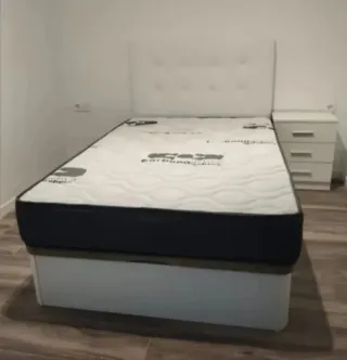 Canapés e materassi completamente nuovi in vendita