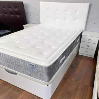 Canapés e materassi completamente nuovi in vendita