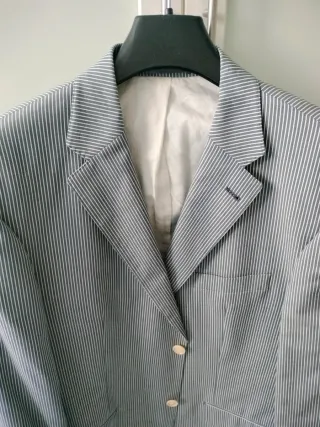 Americana de vestir rayas grises y blancas