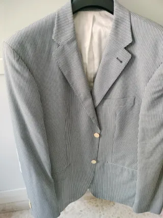 Americana de vestir rayas grises y blancas