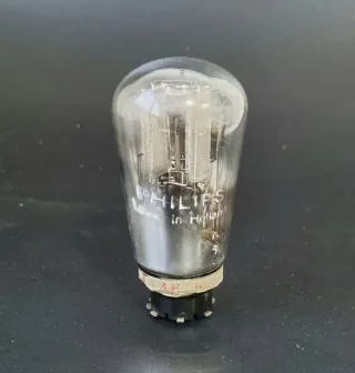 Radio Antigua Valvula AZ1