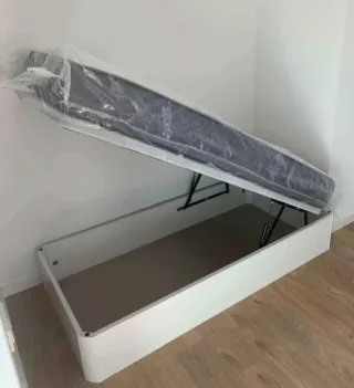 Grande liquidazione! Vendita di sofà letti e materassi nuovi