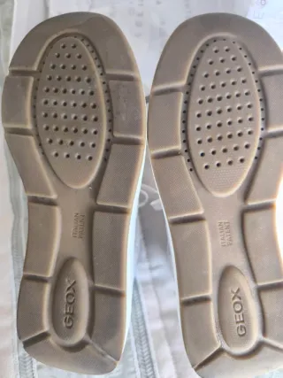 Zapatillas Geox Blancas y Plateadas