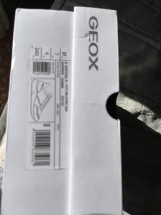 Zapatillas Geox Blancas y Plateadas