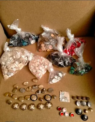 Lote Botones Modernos y Antiguos