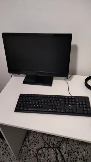 Escritorio, Silla y monitor tambien se vende separ