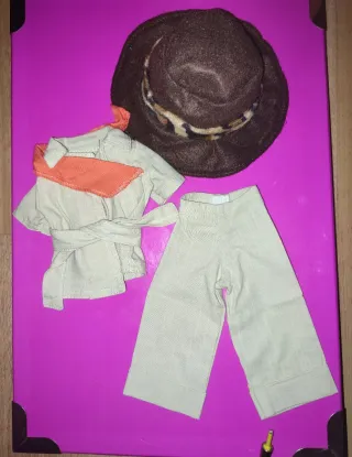 Nancy Kenia Traje Safari