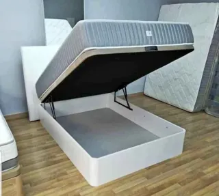 Grande liquidazione! Vendita di sofà letti e materassi nuovi