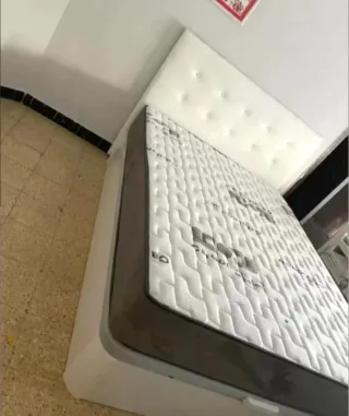 Grande liquidazione! Vendita di sofà letti e materassi nuovi