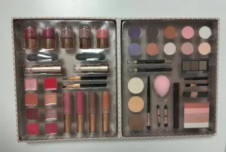 Academia Maquillaje Natural Beauty OF COLOUR