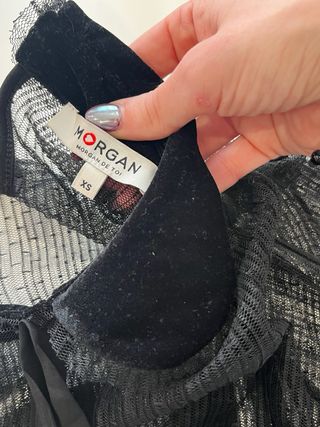 Blusa negra transparente con cuello Peter Pan