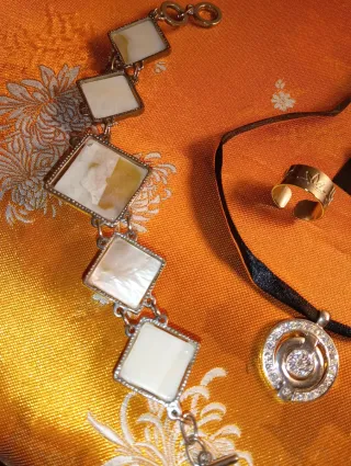 Bisutería: Pulsera, Pendientes, Anillo y Colgante