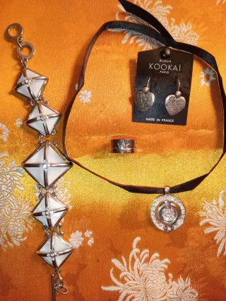 Bisutería: Pulsera, Pendientes, Anillo y Colgante