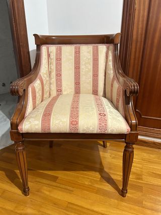 Sillón de madera y tela beige