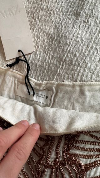 Falda Zara bordada flores
