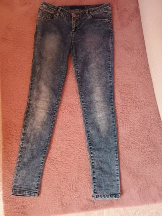 Pantalón vaquero largo ajustado